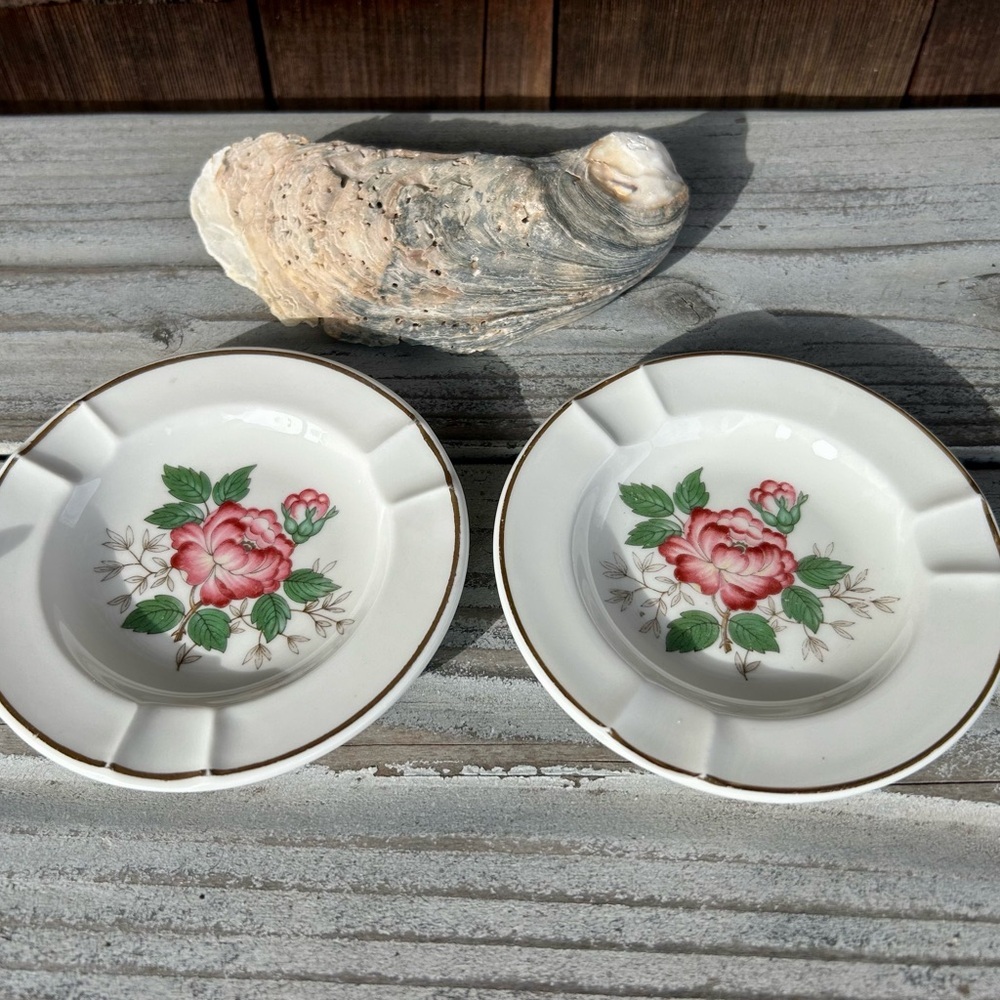 Set of 2 Vintage Wedgwood English Bone China Peony Floral Charnwood Ashtrays. - Picture 7 of 11